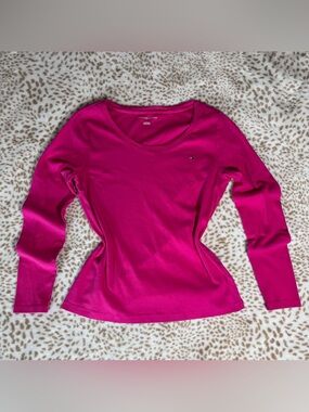 Tommy Hilfiger Women’s Magenta Scoop Neck Long-Sleeve Top